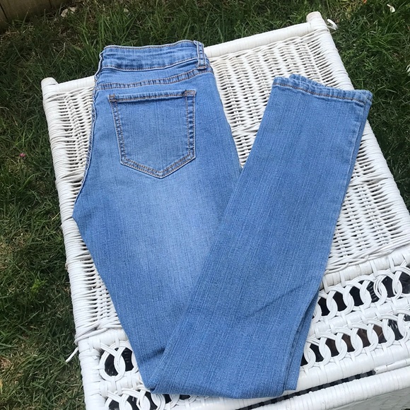 Premium Dolce&B distressed skinny jeans 9 - Picture 1 of 8